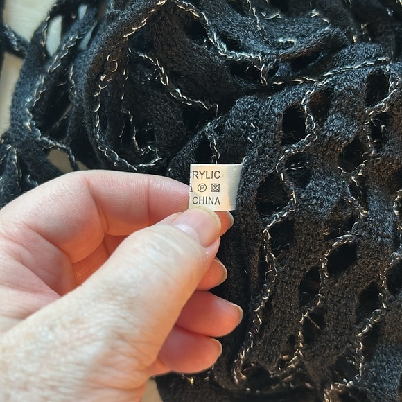 FREE NWOT infinity scarf with fringe One Size fits all Black with Silver threads - Picture 6 of 6